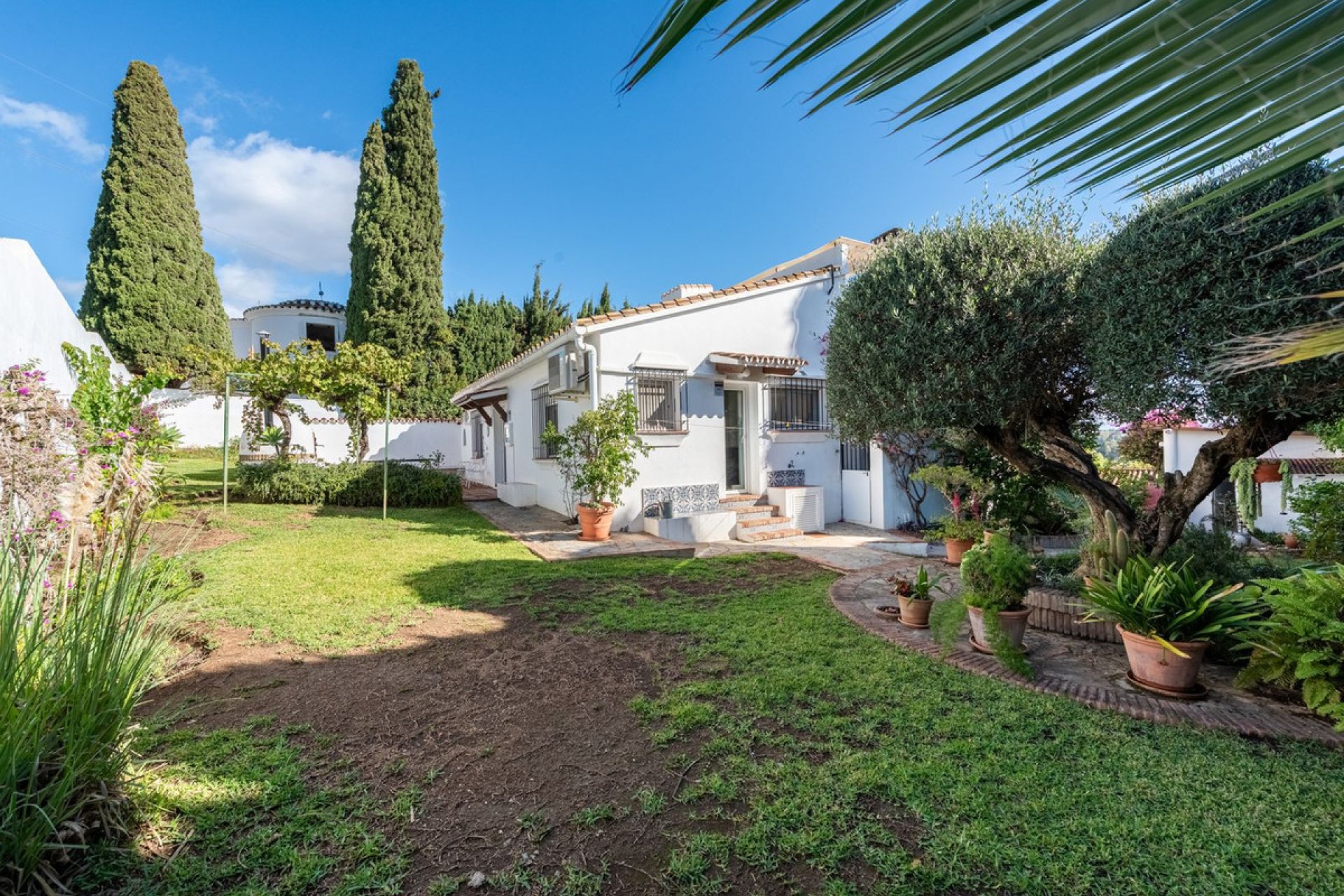 Resale - House - Detached Villa - Marbella - Nueva Andalucia