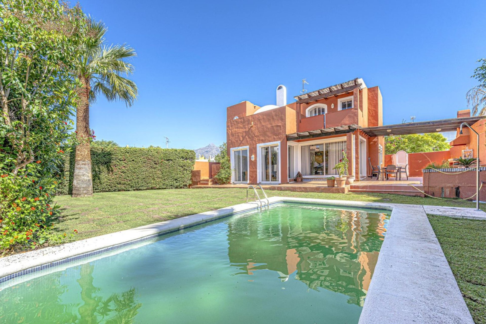 Resale - House - Detached Villa - Marbella - Nueva Andalucia