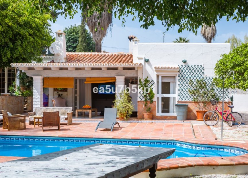 Resale - House - Detached Villa - Marbella - Nueva Andalucia