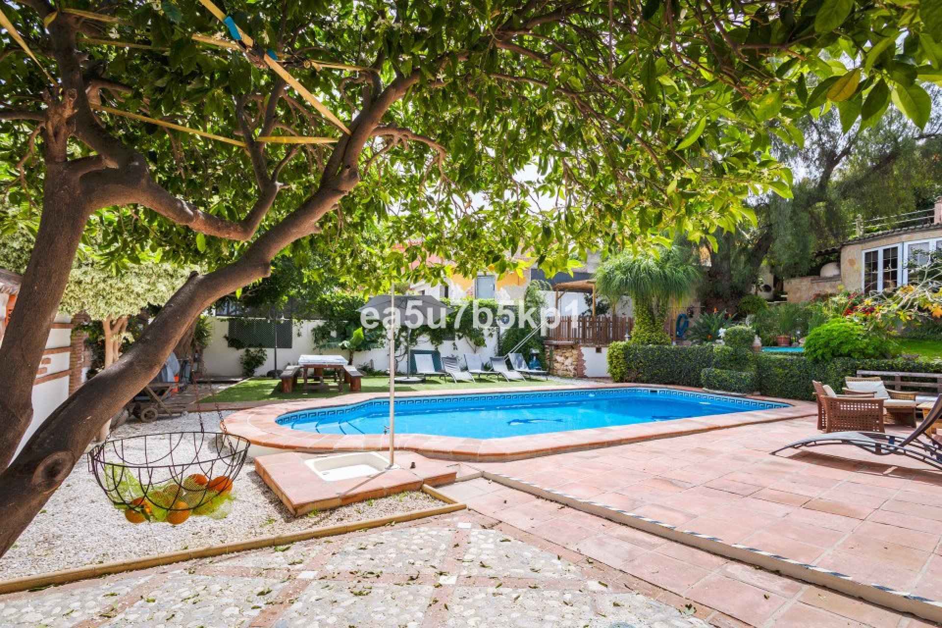 Resale - House - Detached Villa - Marbella - Nueva Andalucia