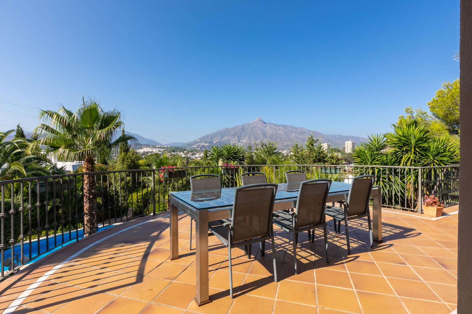 Resale - House - Detached Villa - Marbella - Nueva Andalucia