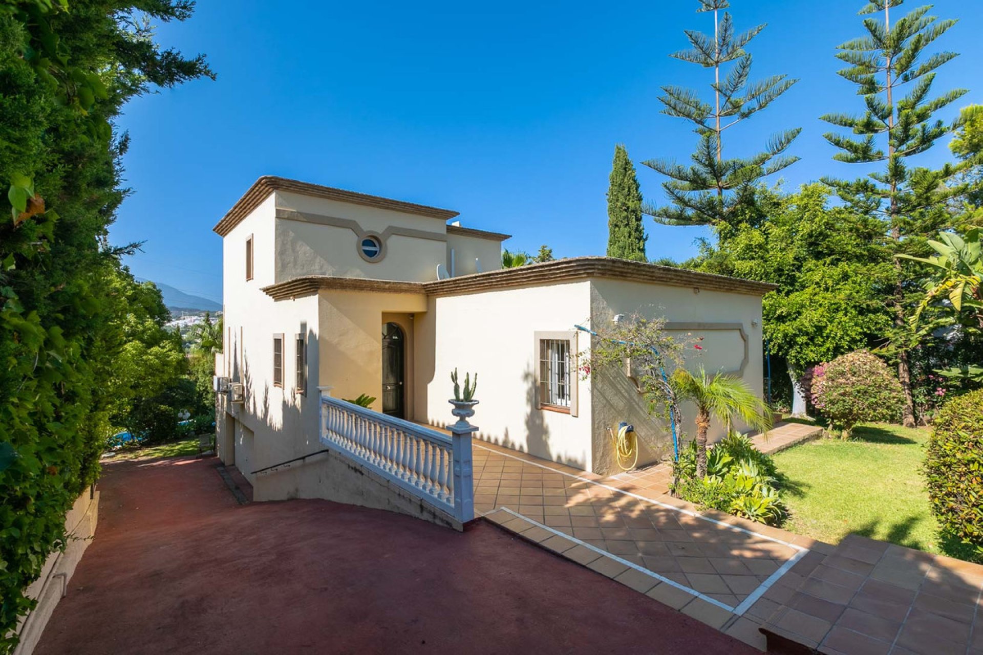 Resale - House - Detached Villa - Marbella - Nueva Andalucia