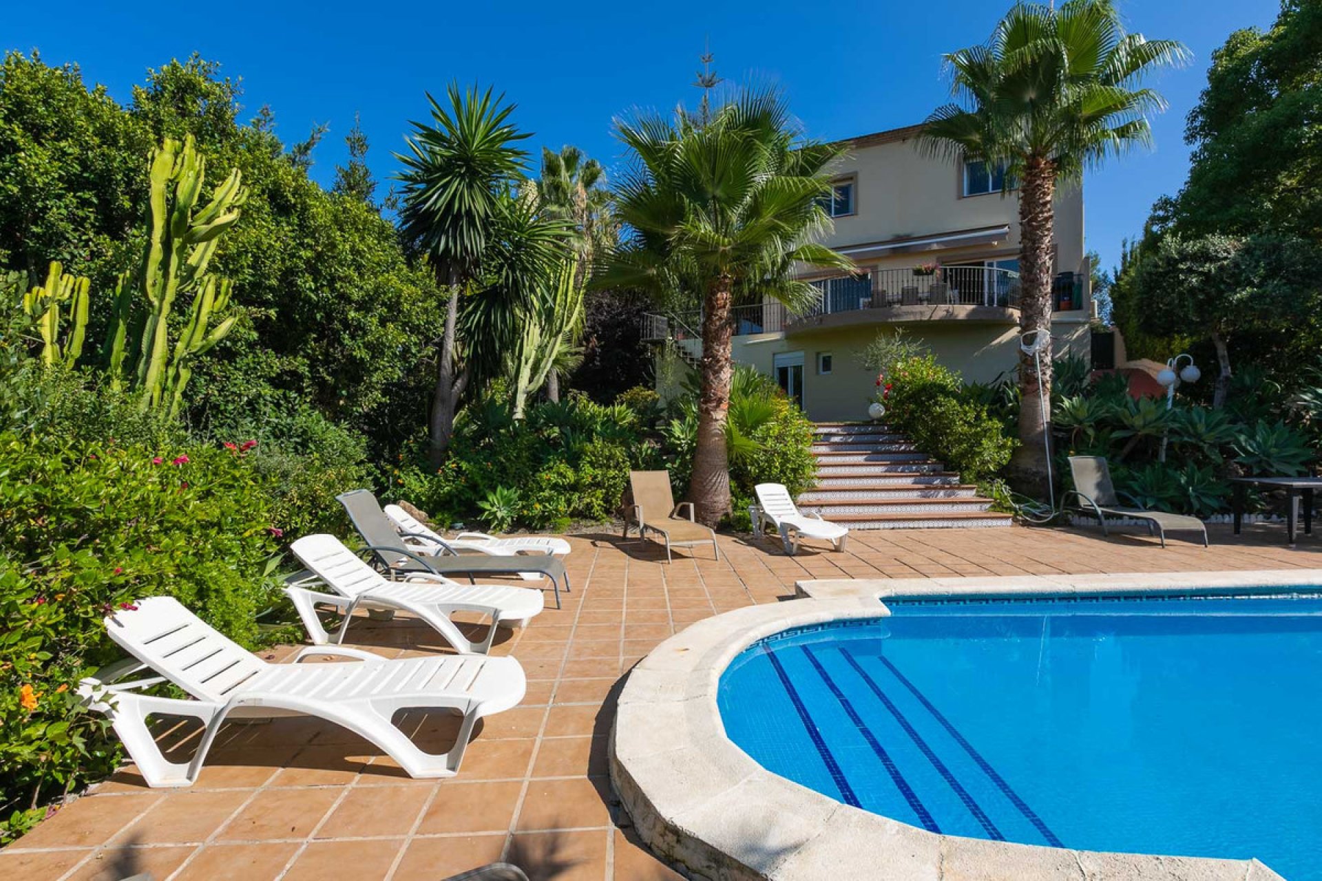 Resale - House - Detached Villa - Marbella - Nueva Andalucia