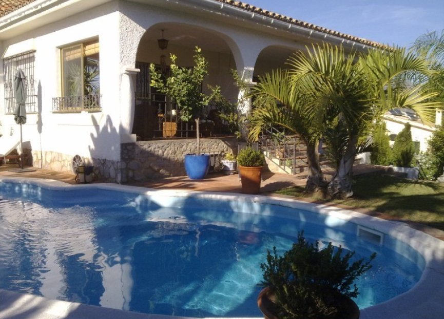 Resale - House - Detached Villa - Marbella - Nueva Andalucia