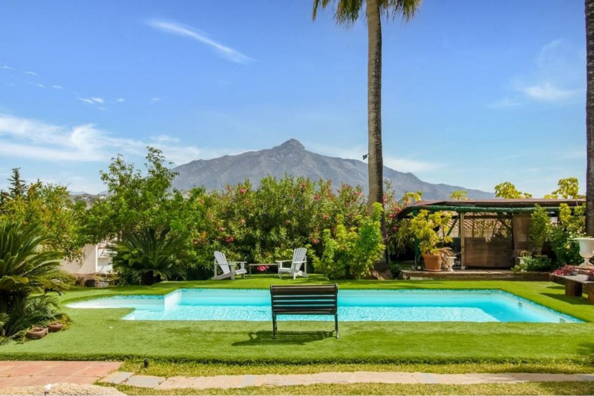 Resale - House - Detached Villa - Marbella - Nueva Andalucia