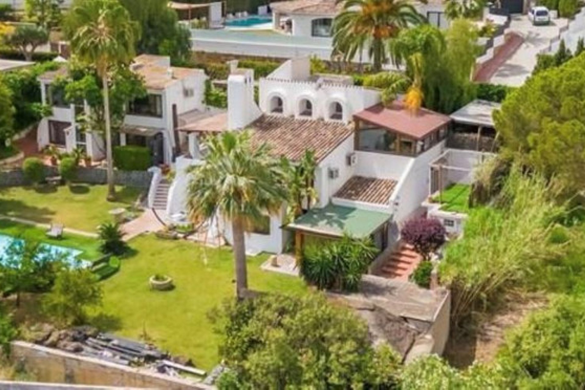 Resale - House - Detached Villa - Marbella - Nueva Andalucia