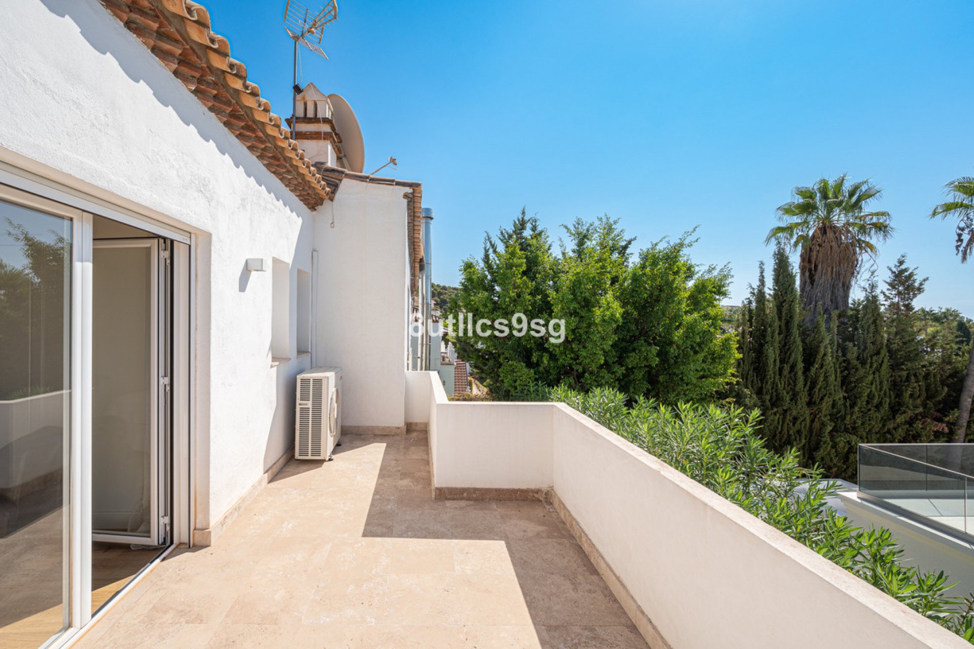 Resale - House - Detached Villa - Marbella - Nueva Andalucia