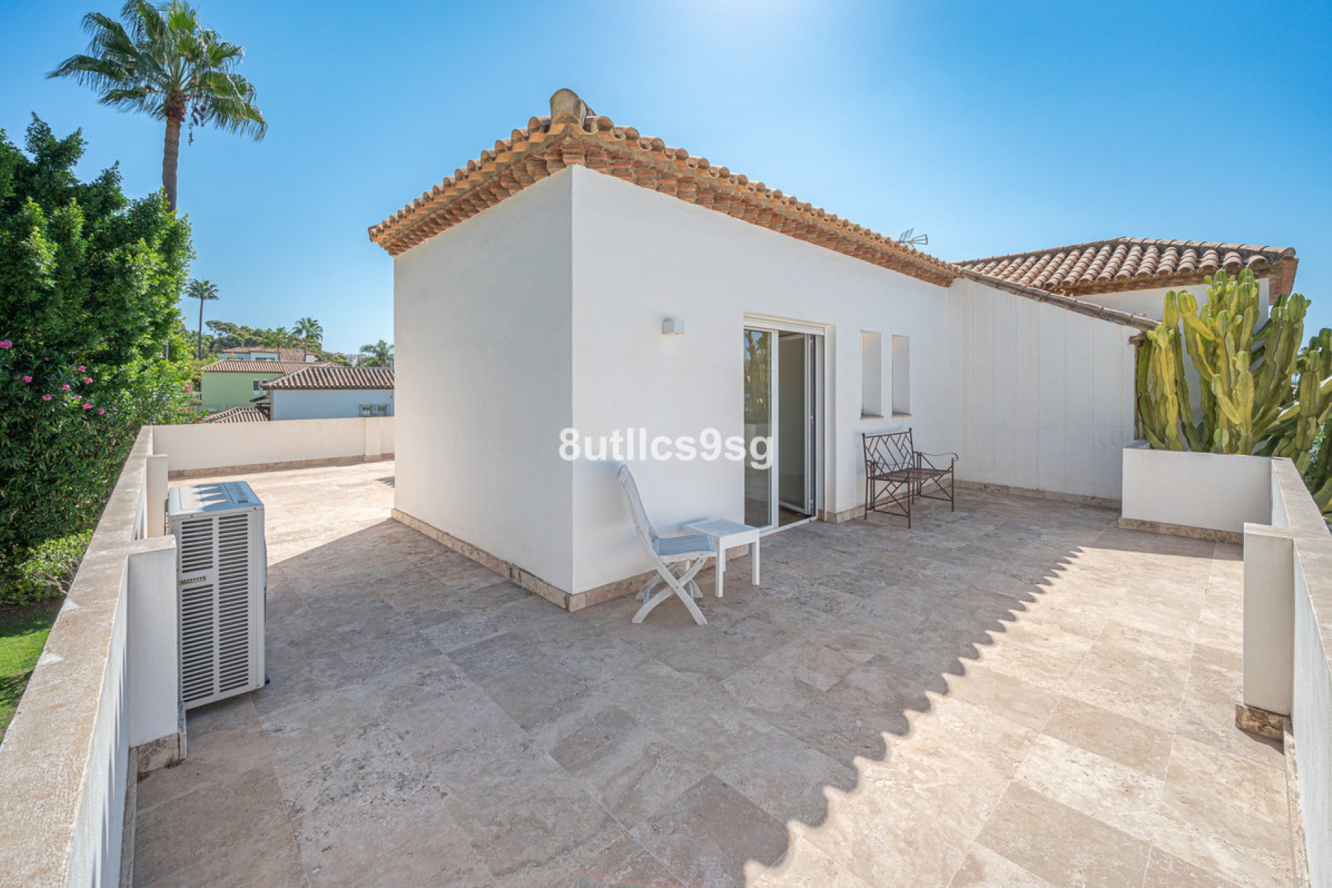 Resale - House - Detached Villa - Marbella - Nueva Andalucia