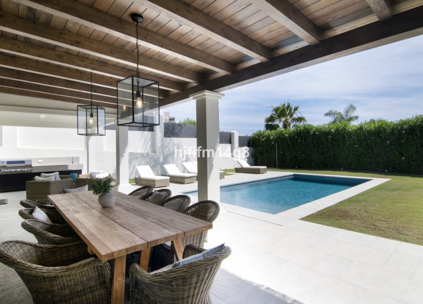 Resale - House - Detached Villa - Marbella - Nueva Andalucia