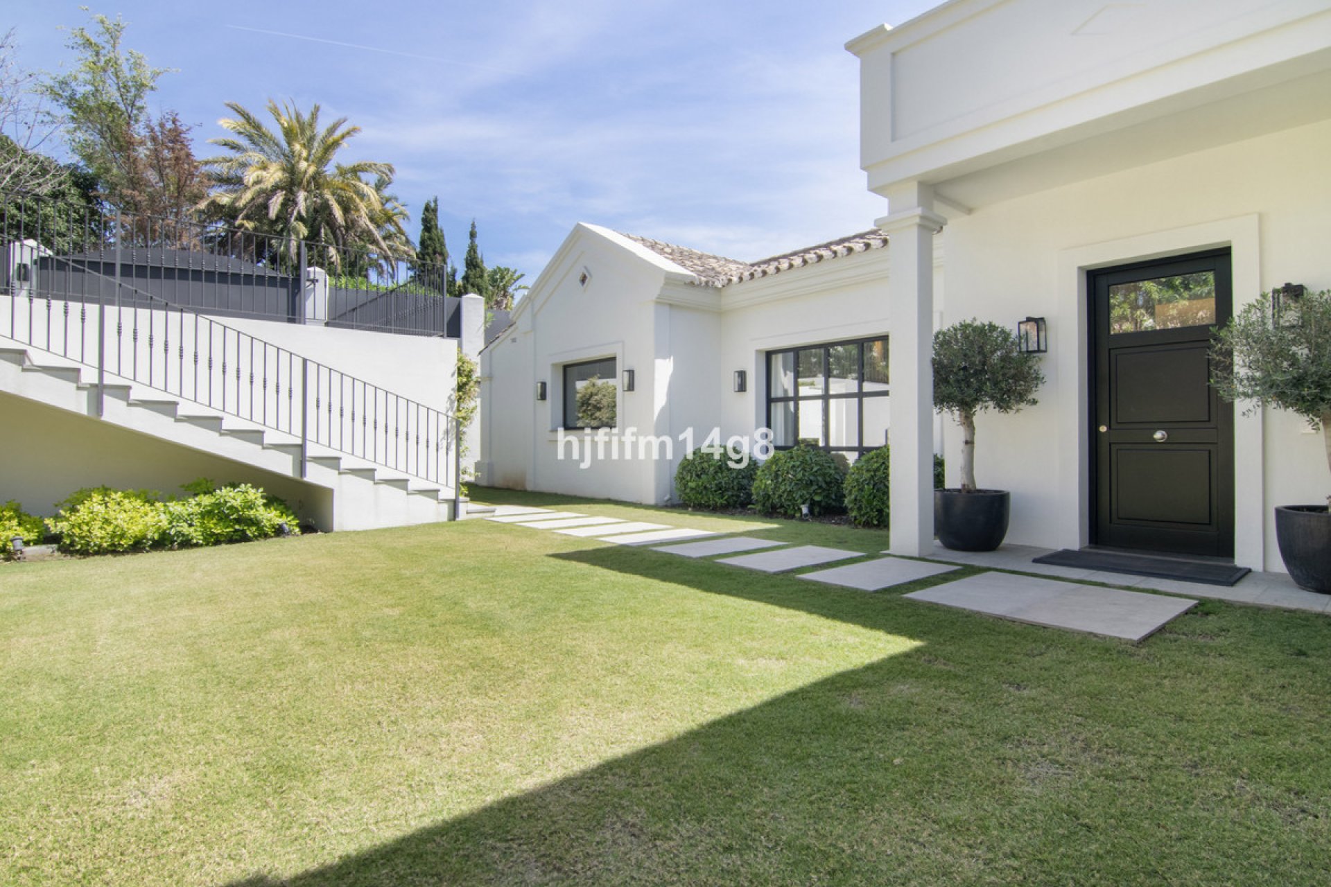 Resale - House - Detached Villa - Marbella - Nueva Andalucia