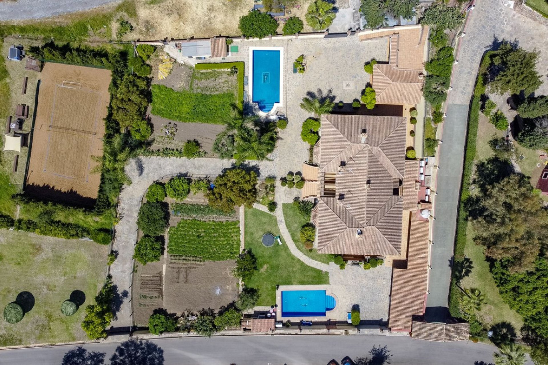 Resale - House - Detached Villa - Marbella - Nueva Andalucia