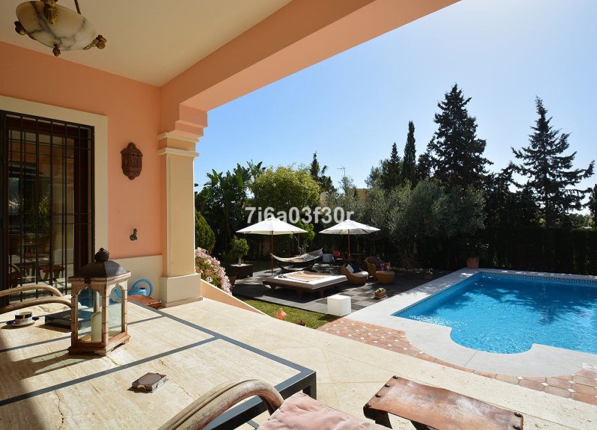 Resale - House - Detached Villa - Marbella - Nueva Andalucia