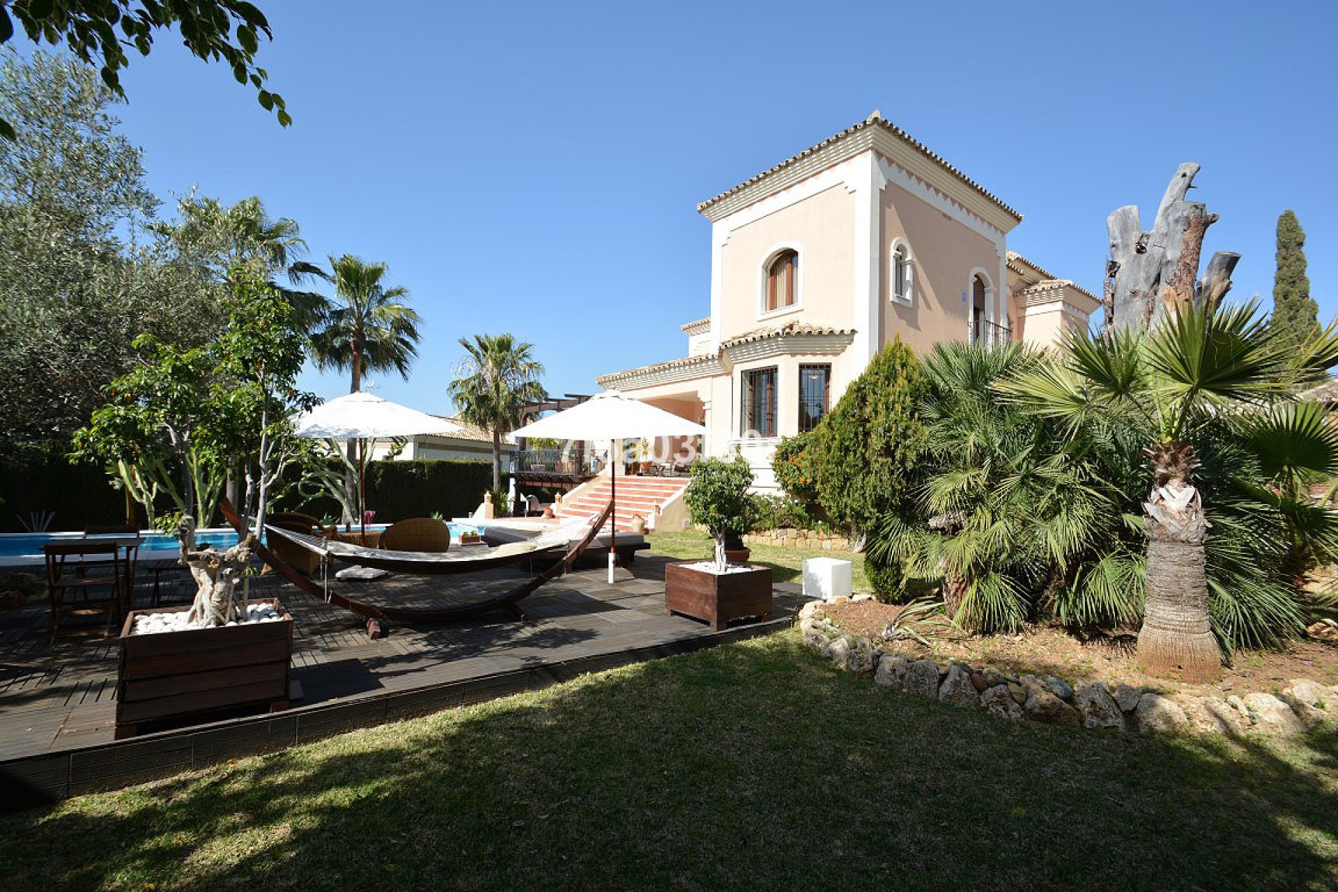 Resale - House - Detached Villa - Marbella - Nueva Andalucia