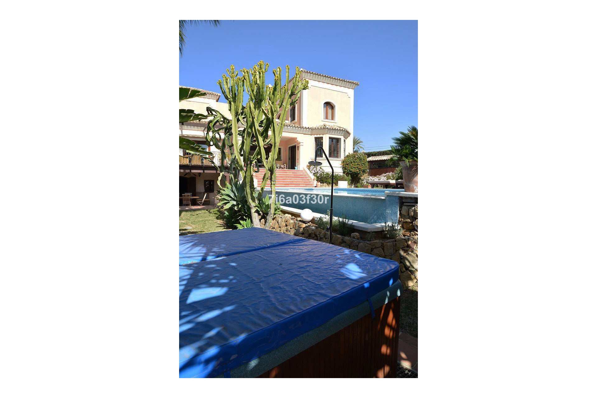 Resale - House - Detached Villa - Marbella - Nueva Andalucia