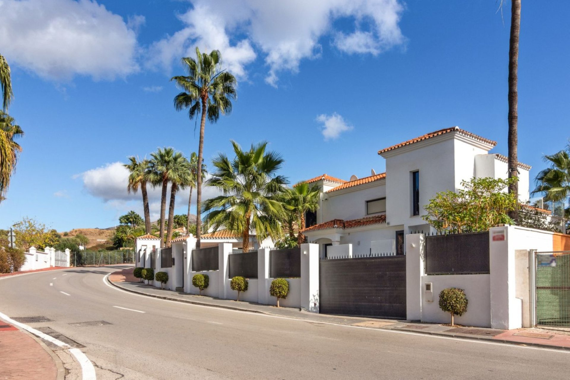 Resale - House - Detached Villa - Marbella - Nueva Andalucia