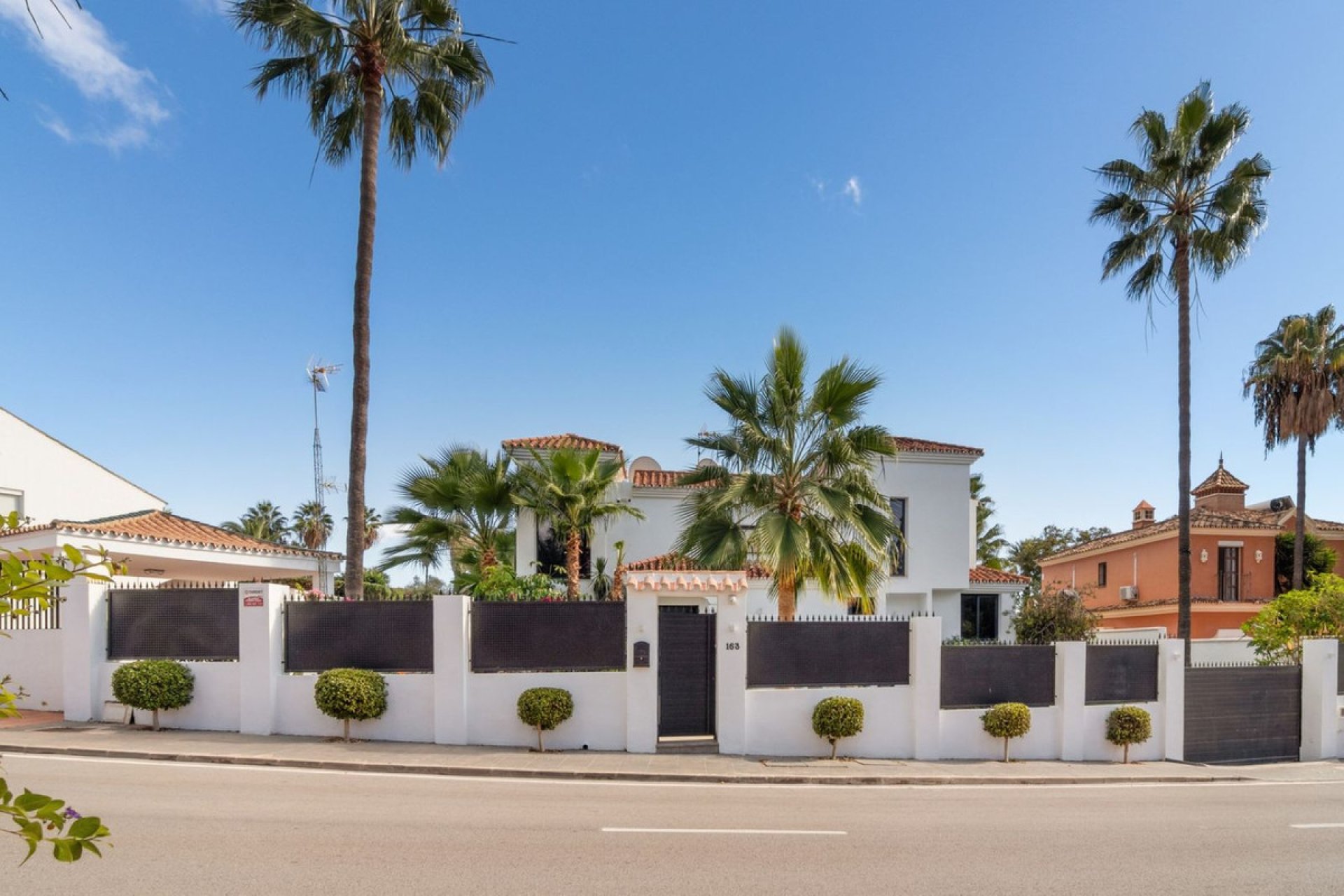 Resale - House - Detached Villa - Marbella - Nueva Andalucia