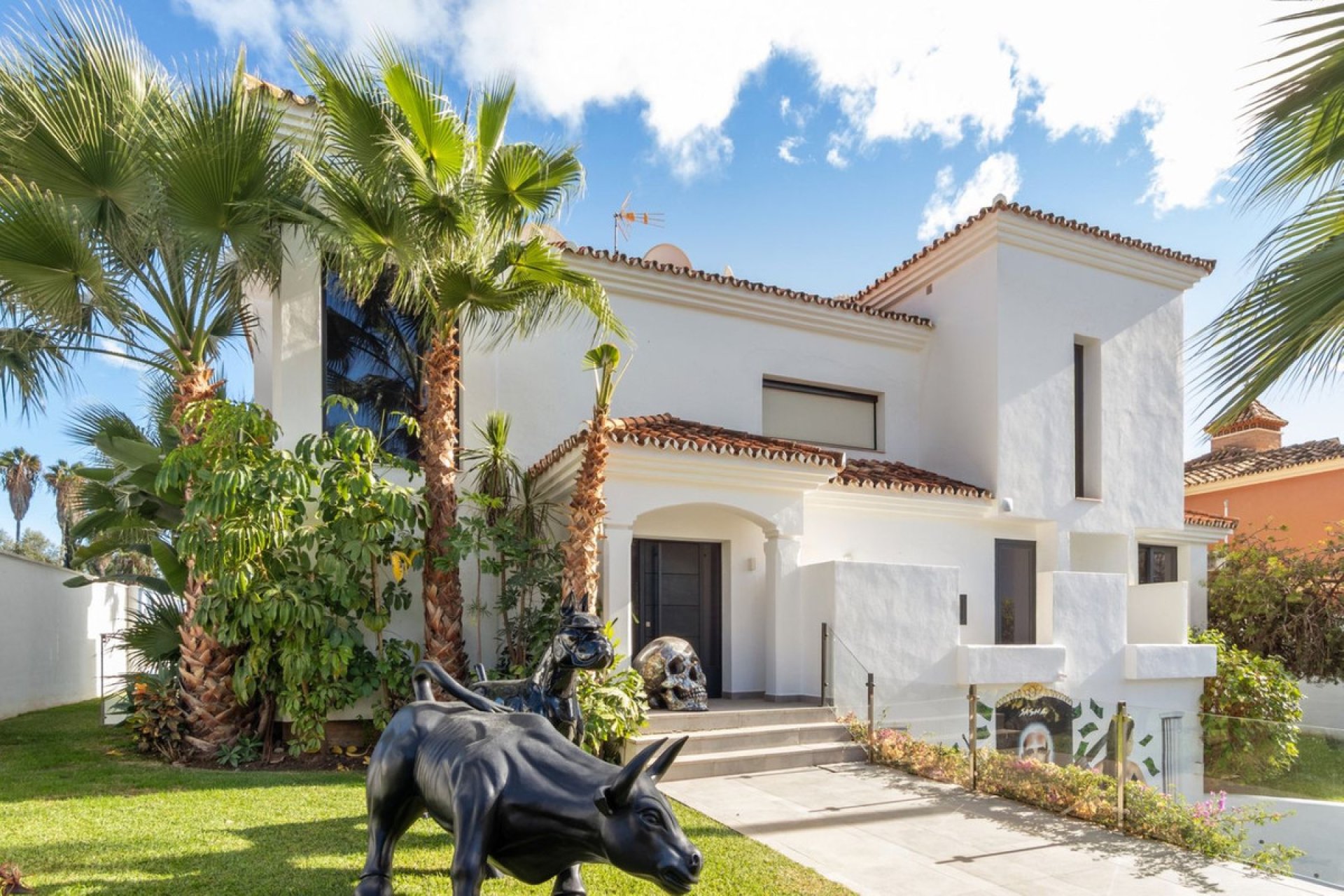 Resale - House - Detached Villa - Marbella - Nueva Andalucia