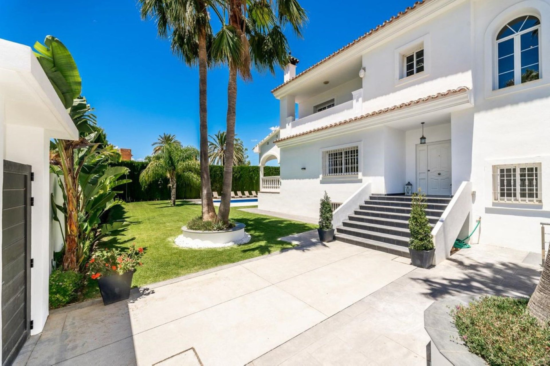 Resale - House - Detached Villa - Marbella - Nueva Andalucia