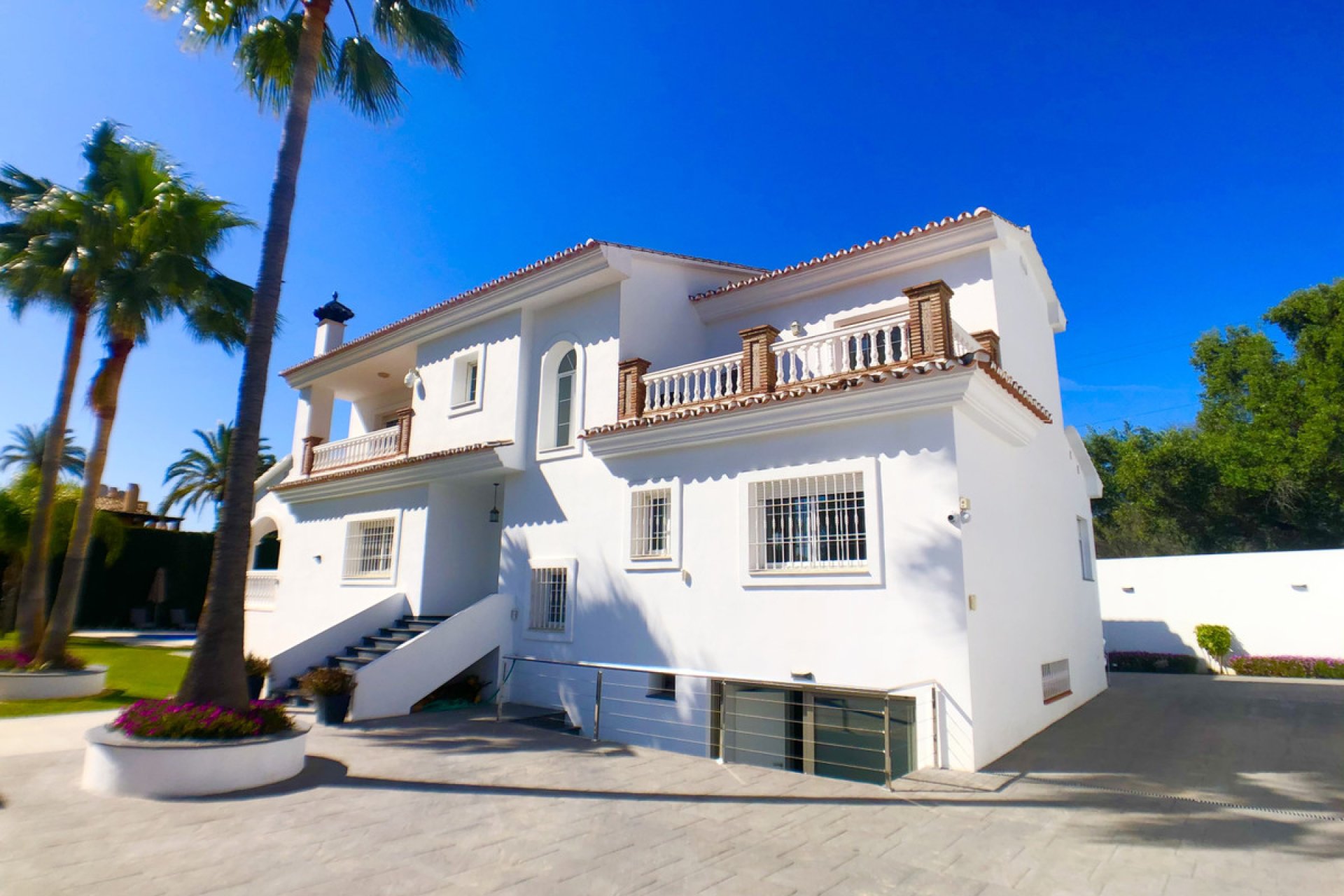 Resale - House - Detached Villa - Marbella - Nueva Andalucia