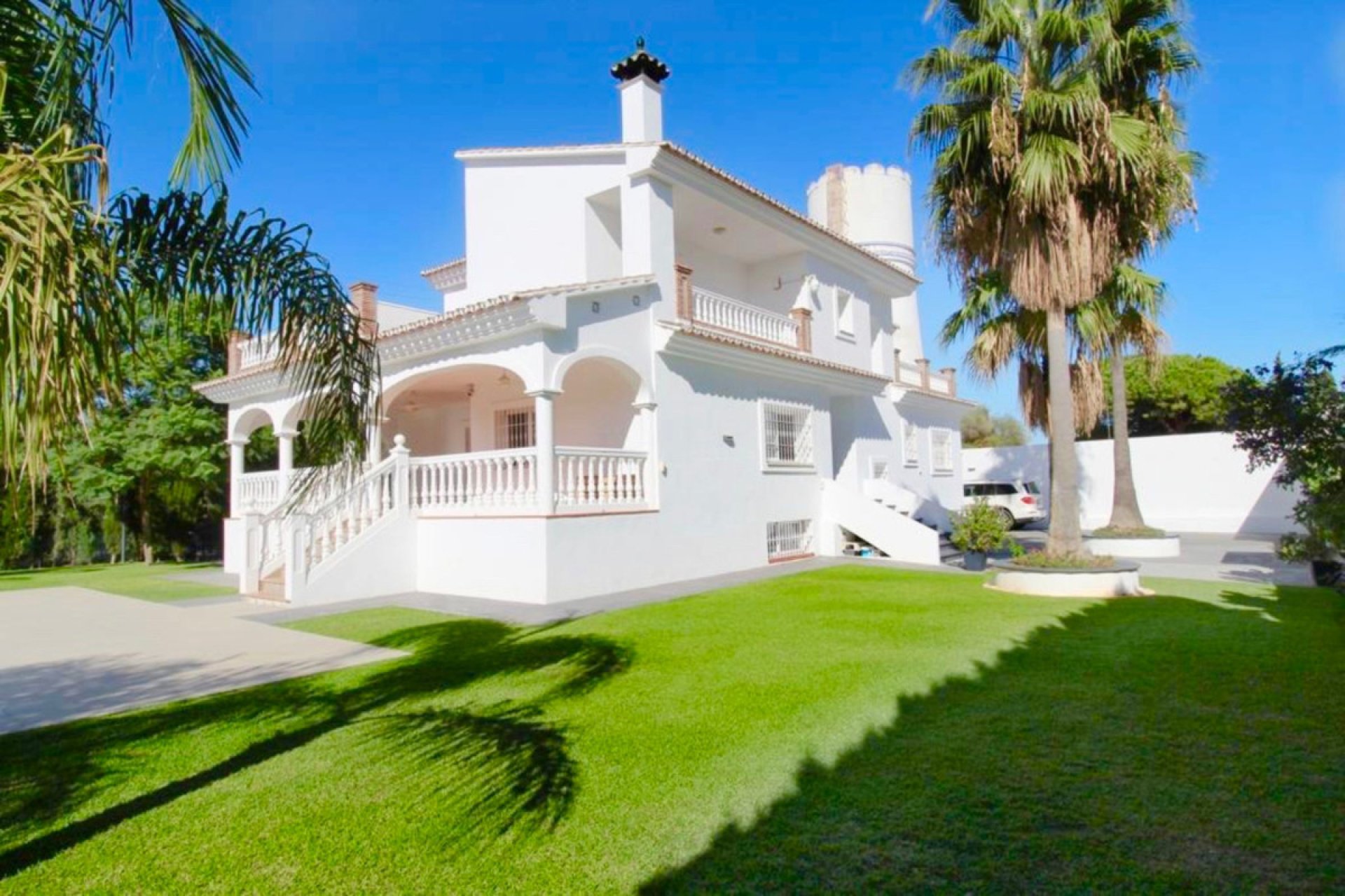 Resale - House - Detached Villa - Marbella - Nueva Andalucia