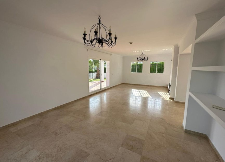 Resale - House - Detached Villa - Marbella - Nueva Andalucia