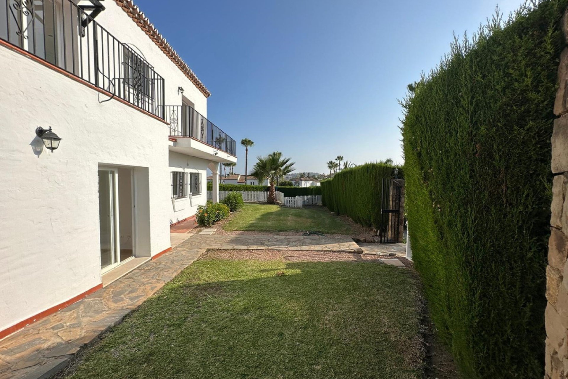 Resale - House - Detached Villa - Marbella - Nueva Andalucia