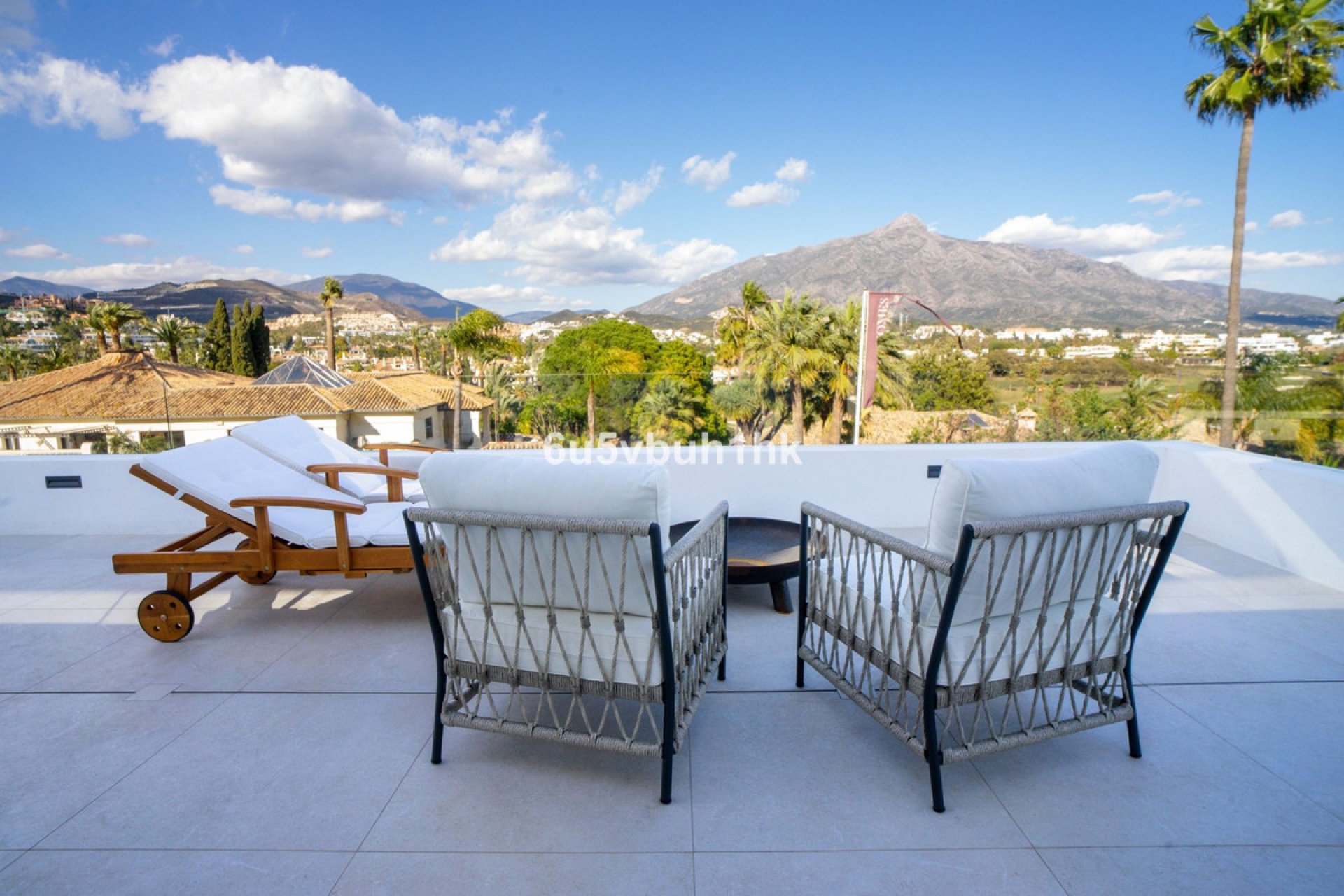 Resale - House - Detached Villa - Marbella - Nueva Andalucia