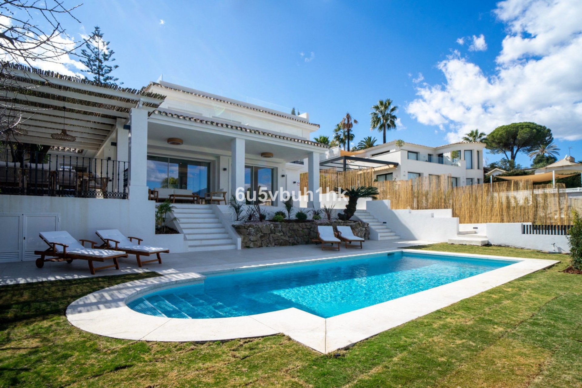 Resale - House - Detached Villa - Marbella - Nueva Andalucia