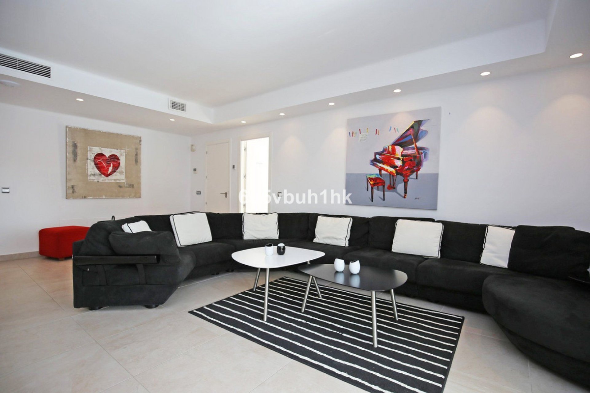 Resale - House - Detached Villa - Marbella - Nueva Andalucia