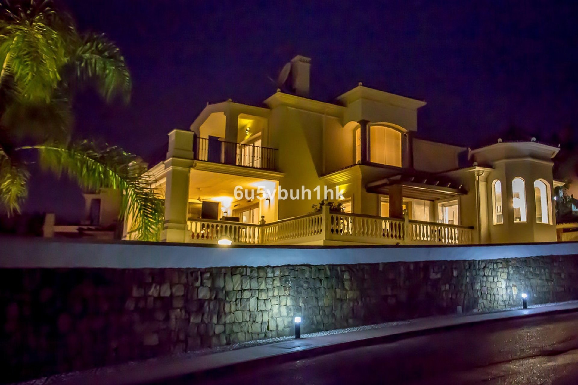 Resale - House - Detached Villa - Marbella - Nueva Andalucia