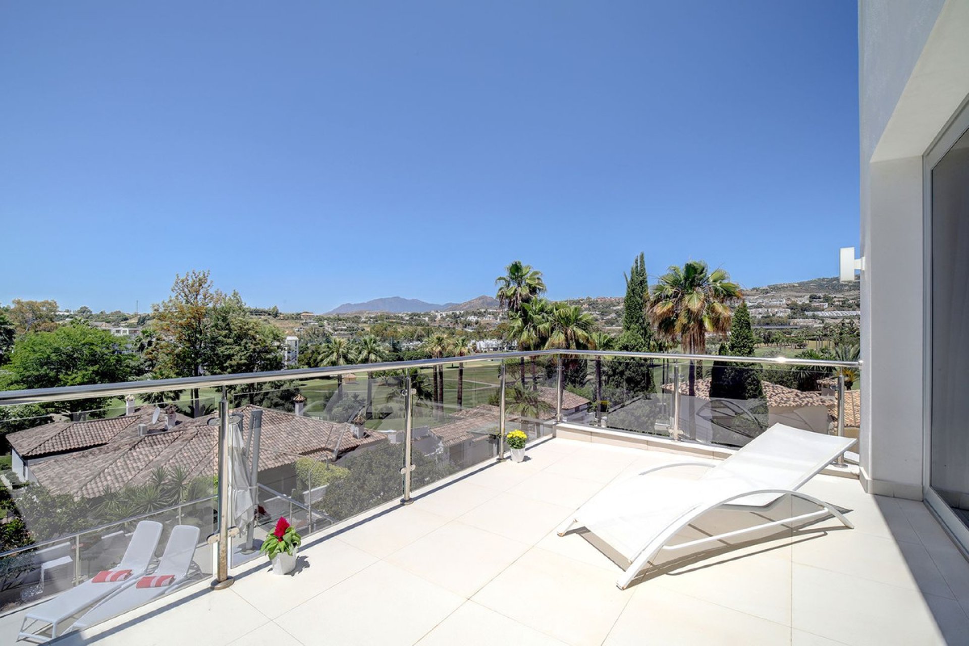 Resale - House - Detached Villa - Marbella - Nueva Andalucia