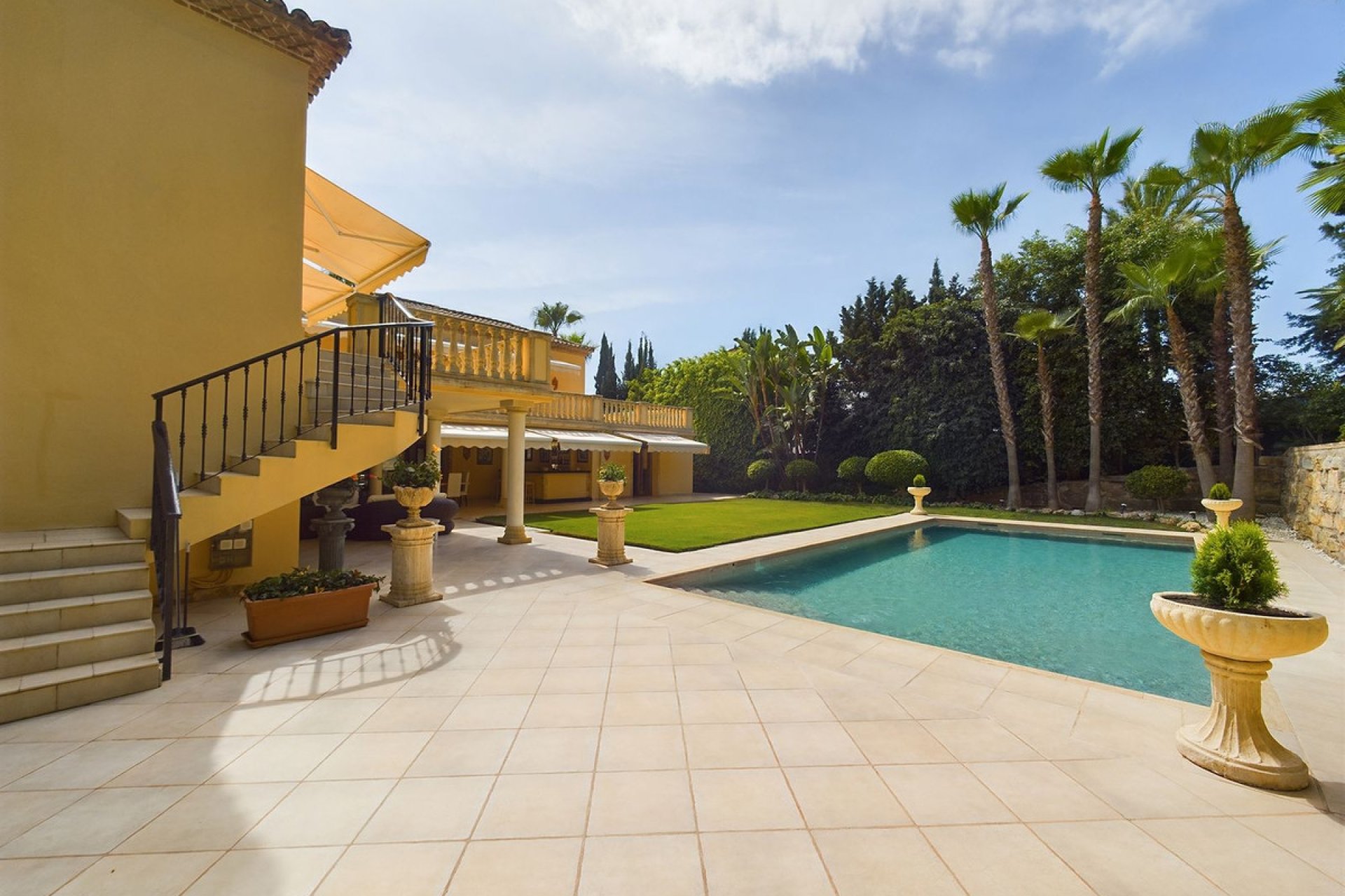 Resale - House - Detached Villa - Marbella - Nueva Andalucia