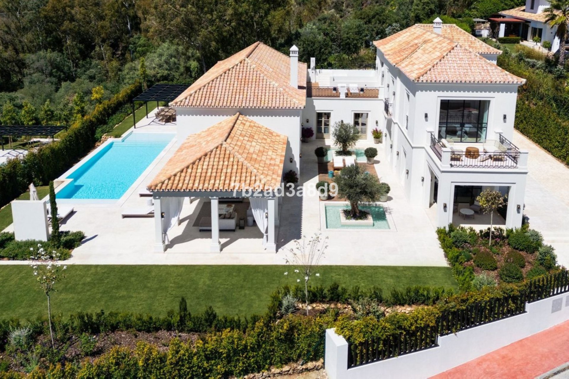 Resale - House - Detached Villa - Marbella - Nueva Andalucia