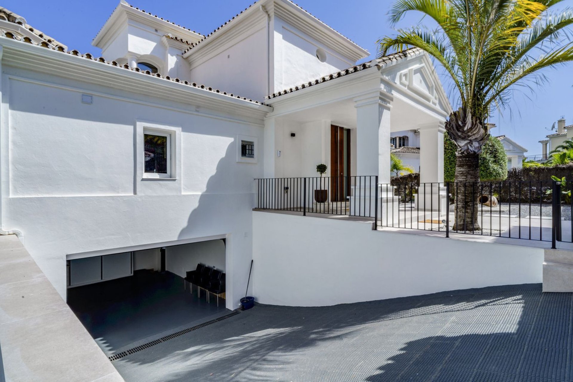 Resale - House - Detached Villa - Marbella - Nueva Andalucia