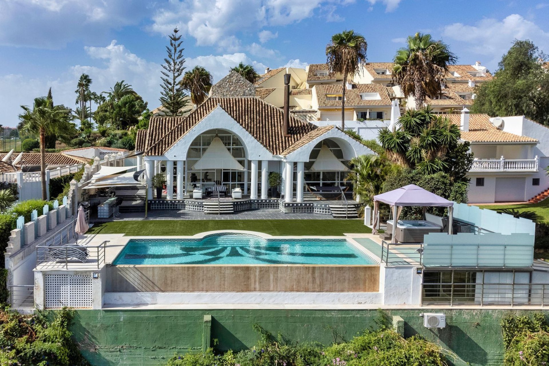 Resale - House - Detached Villa - Marbella - Nueva Andalucia