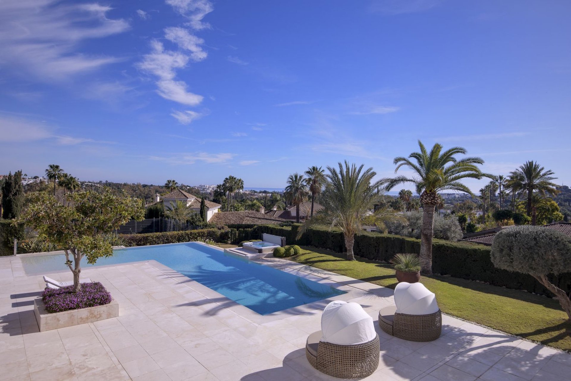 Resale - House - Detached Villa - Marbella - Nueva Andalucia