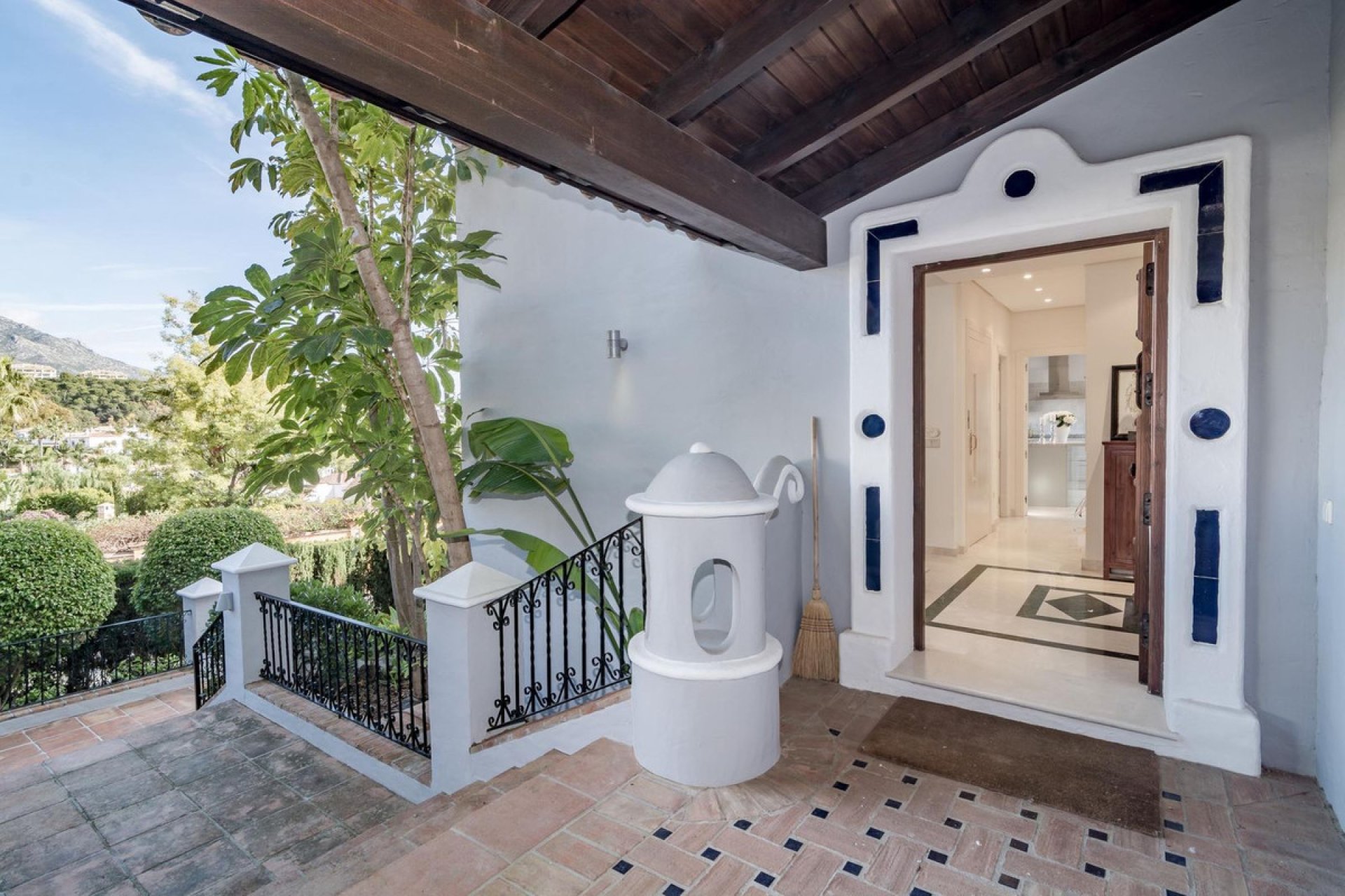 Resale - House - Detached Villa - Marbella - Nueva Andalucia