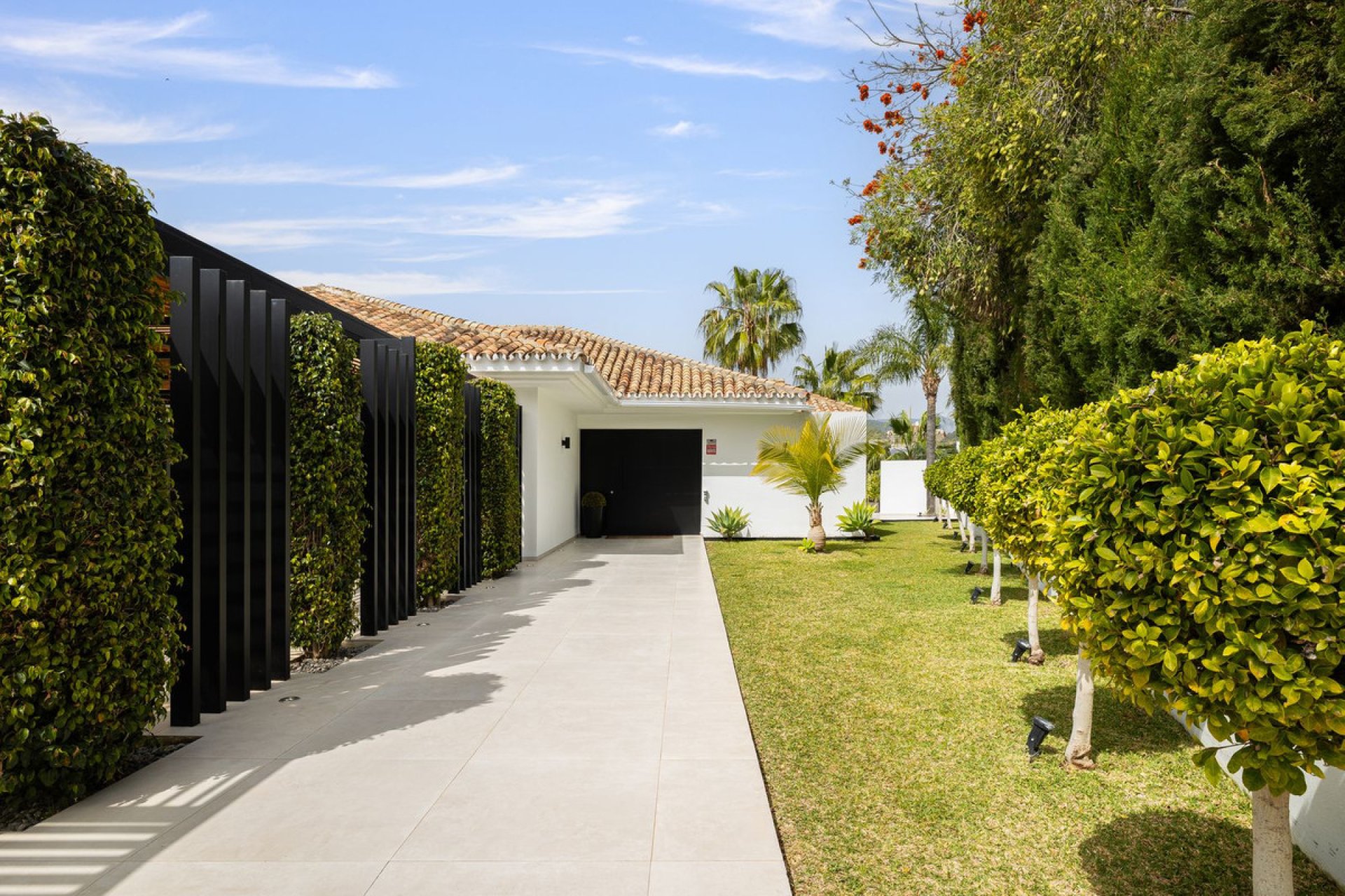 Resale - House - Detached Villa - Marbella - Nueva Andalucia