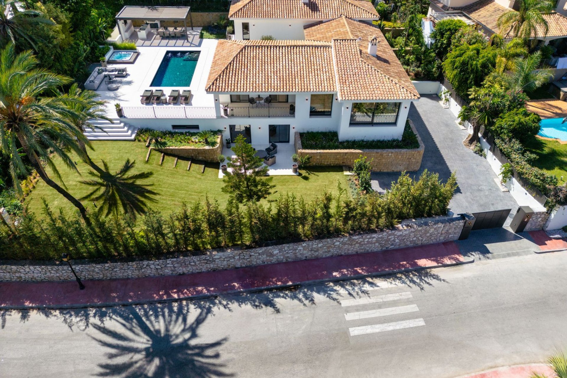 Resale - House - Detached Villa - Marbella - Nueva Andalucia