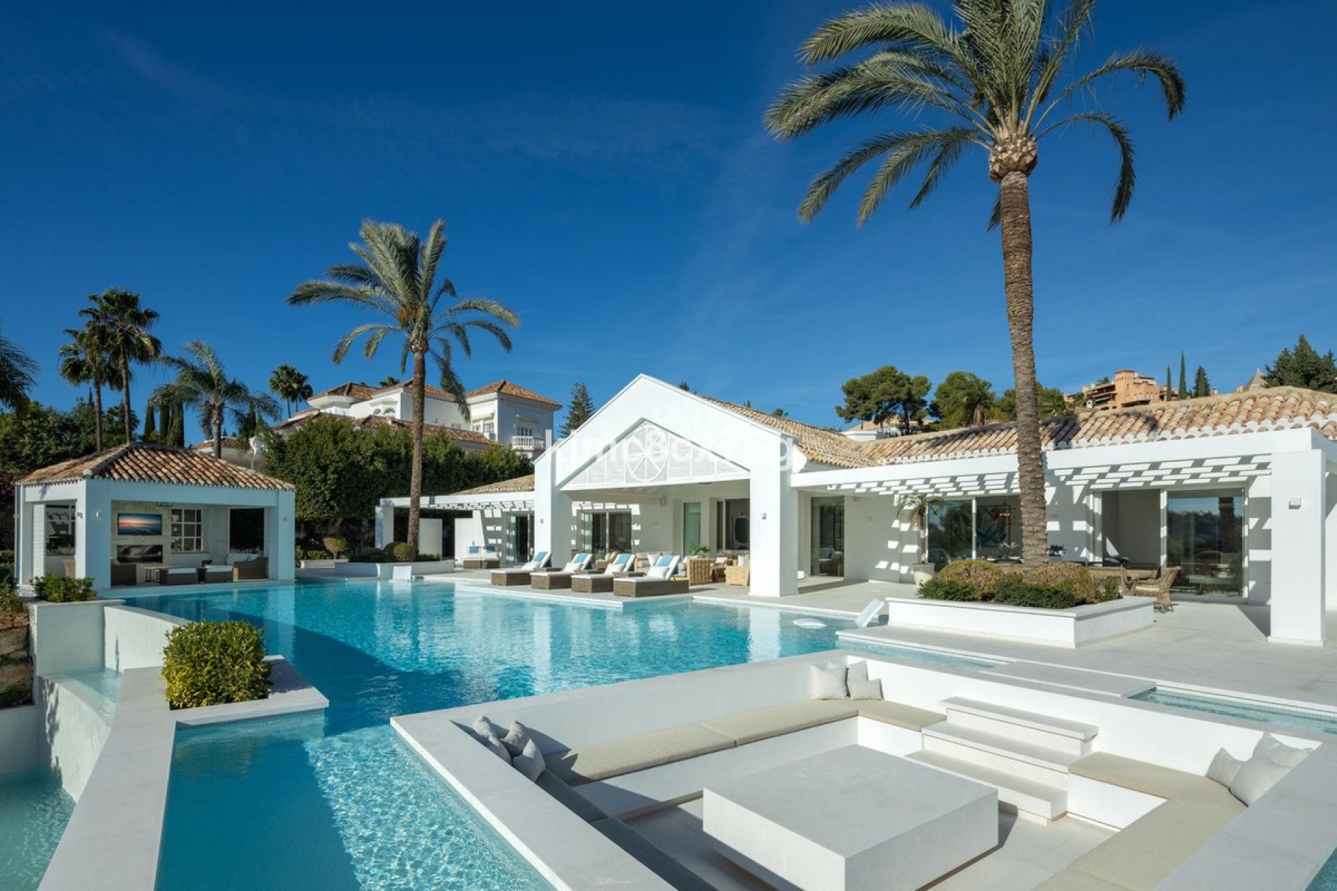 Resale - House - Detached Villa - Marbella - Nueva Andalucia