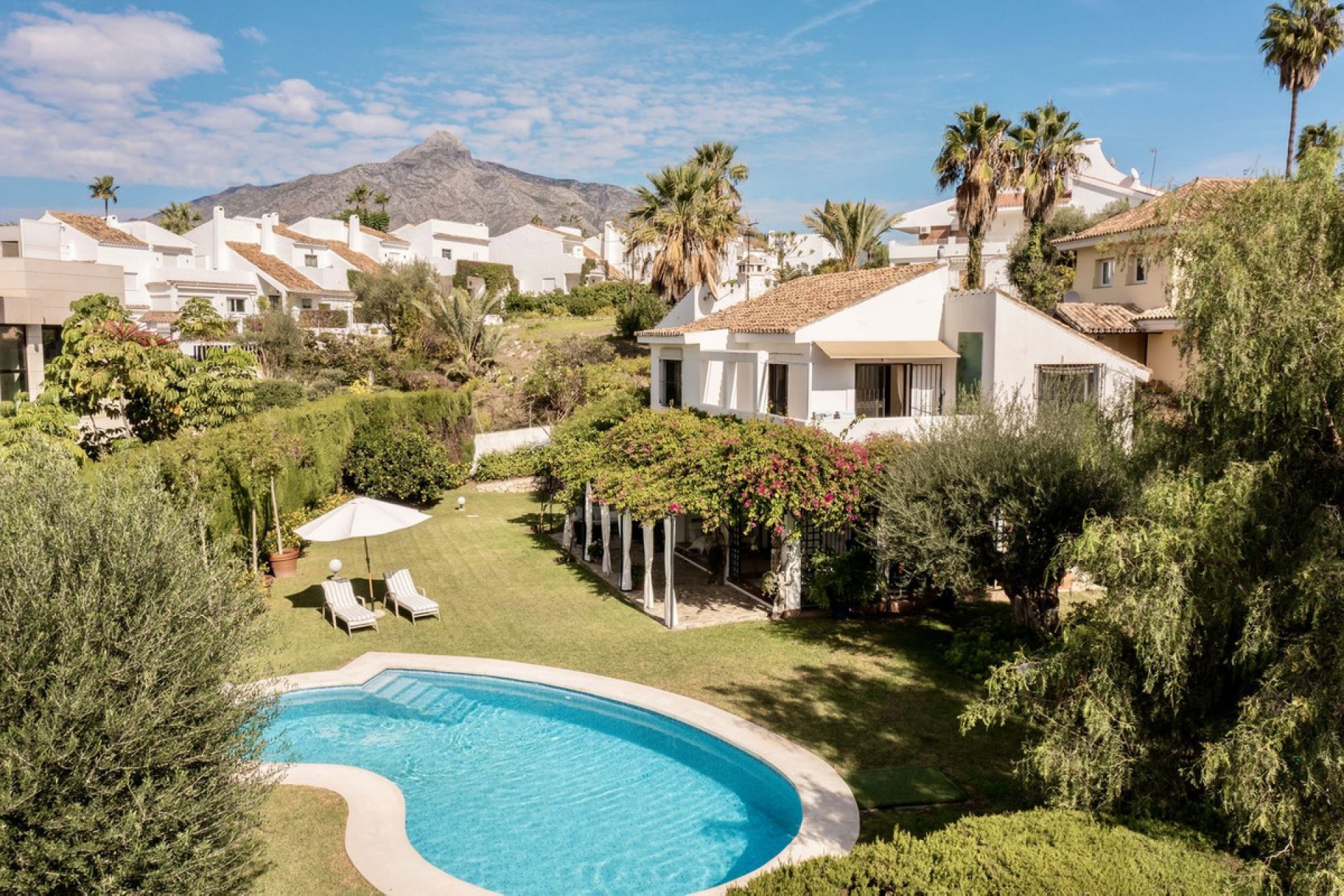 Resale - House - Detached Villa - Marbella - Nueva Andalucia