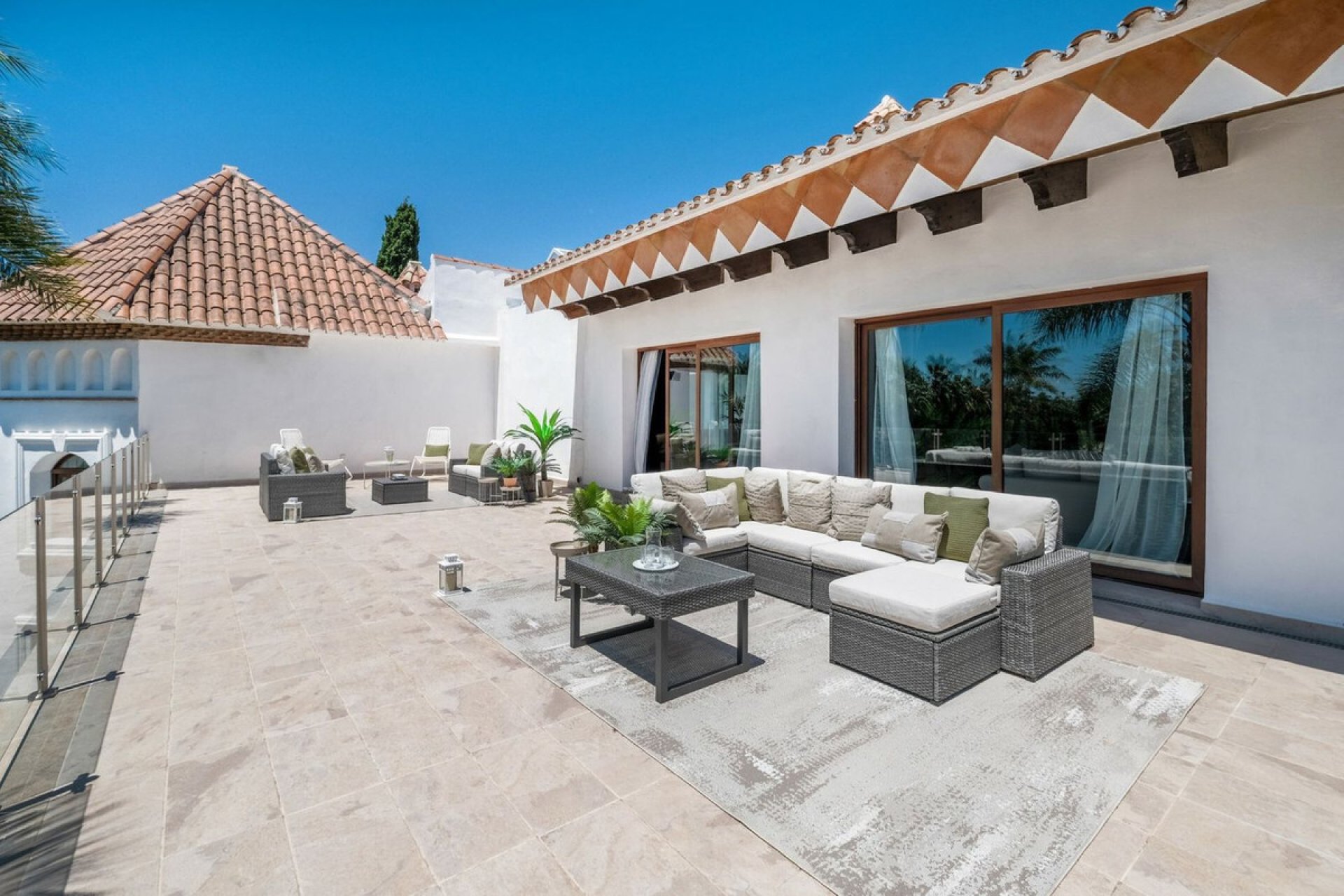 Resale - House - Detached Villa - Marbella - Nueva Andalucia