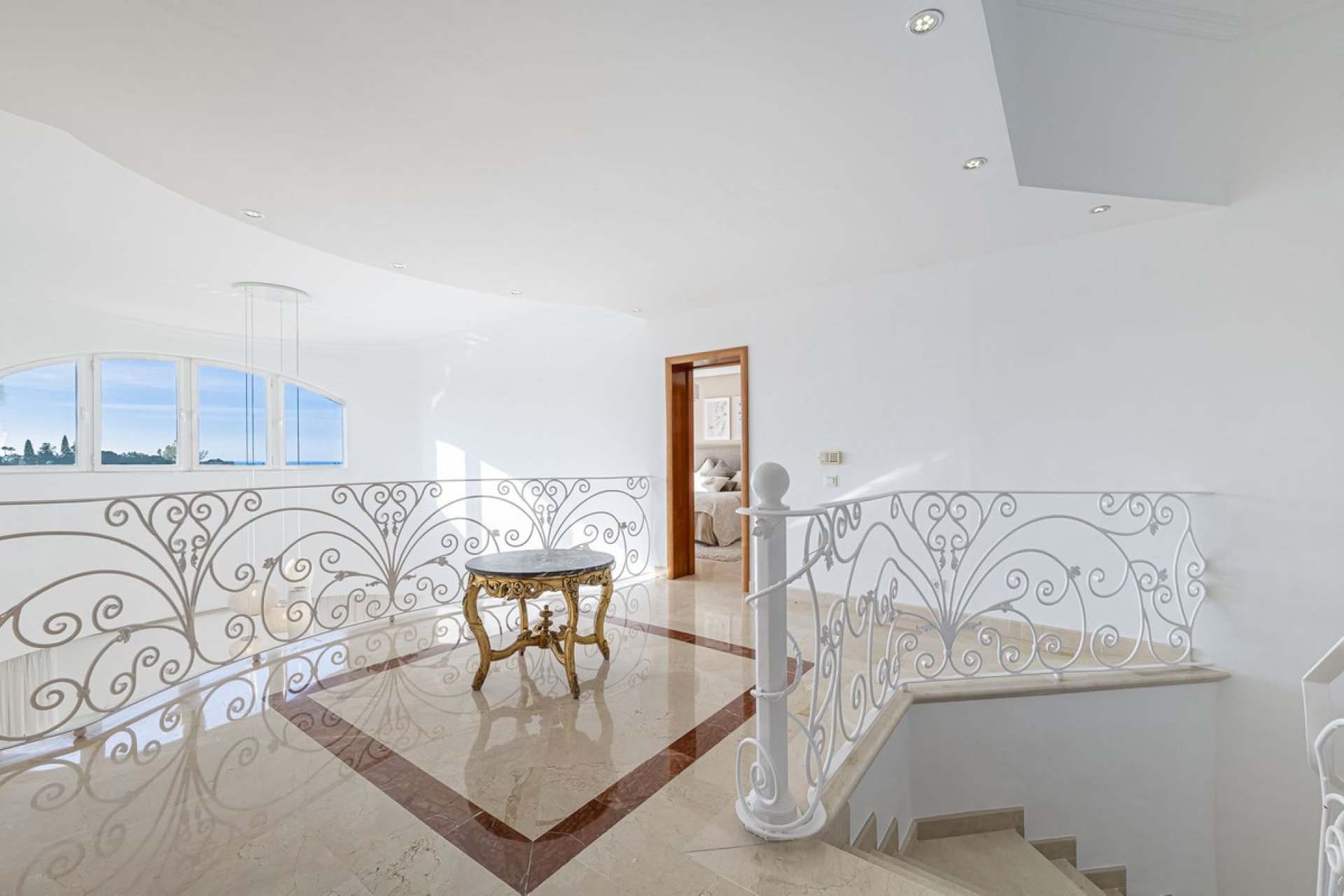 Resale - House - Detached Villa - Marbella - Nueva Andalucia