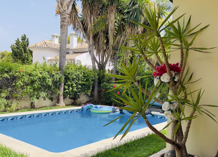 Resale - House - Detached Villa - Marbella - Nueva Andalucia