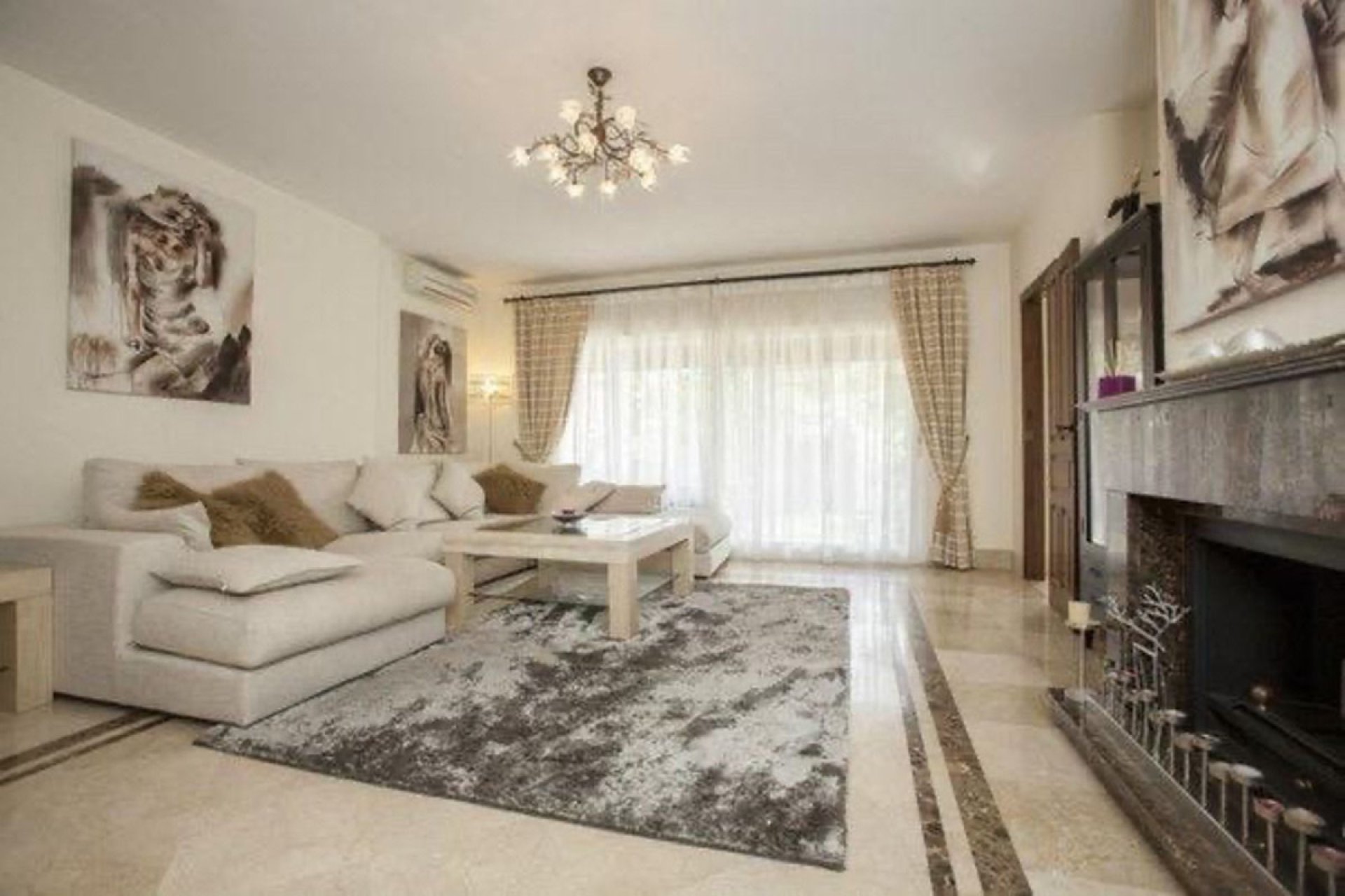 Resale - House - Detached Villa - Marbella - Nueva Andalucia