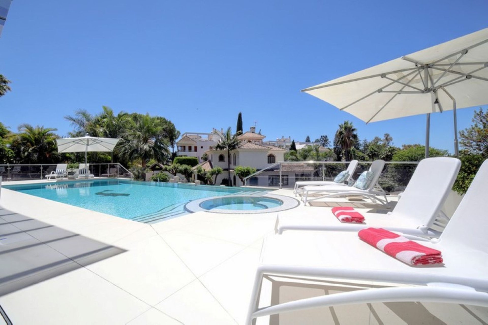 Resale - House - Detached Villa - Marbella - Nueva Andalucia