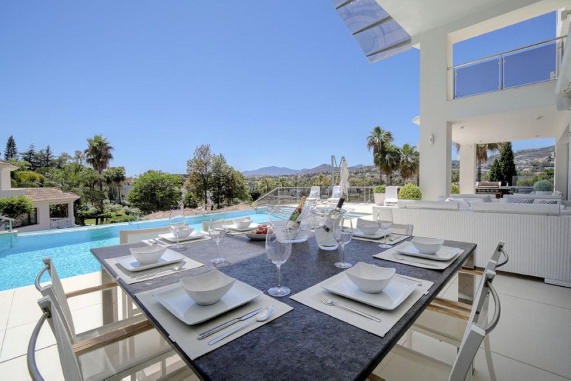 Resale - House - Detached Villa - Marbella - Nueva Andalucia