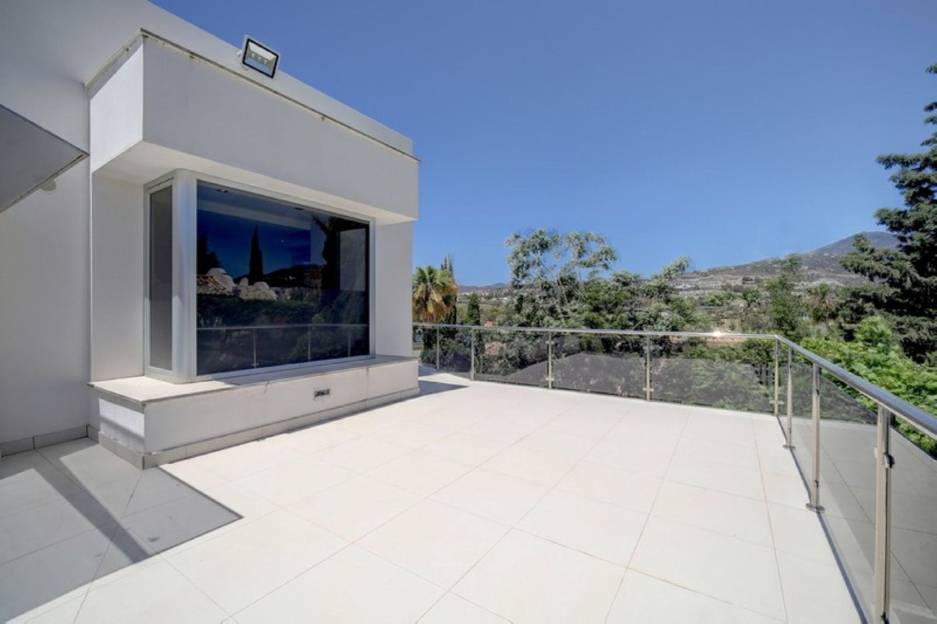 Resale - House - Detached Villa - Marbella - Nueva Andalucia