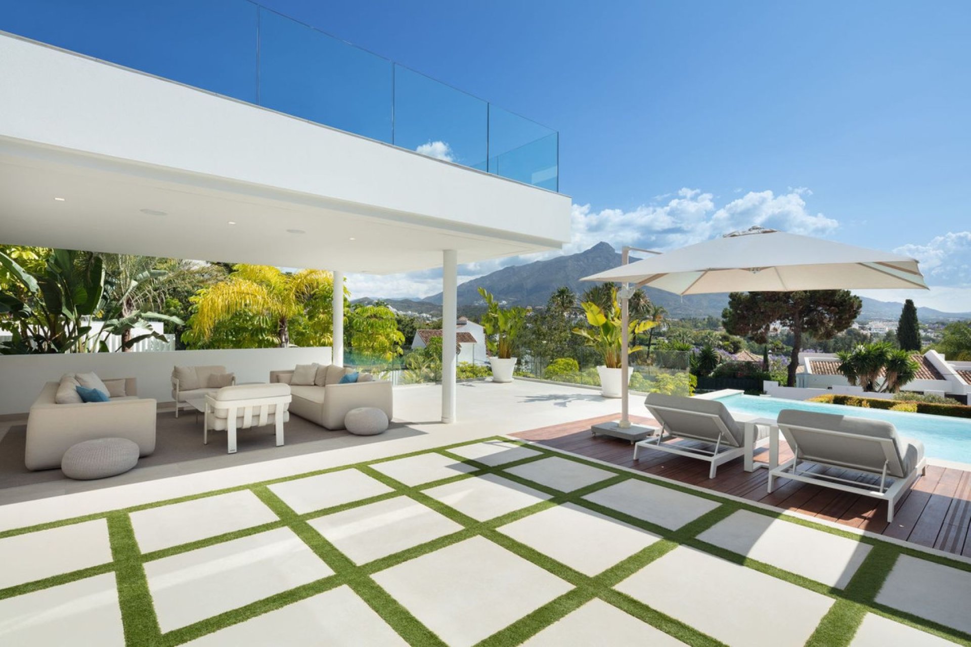 Resale - House - Detached Villa - Marbella - Nueva Andalucia