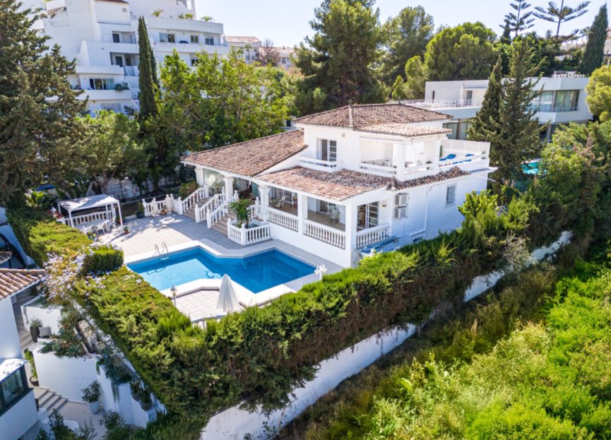 Resale - House - Detached Villa - Marbella - Nueva Andalucia